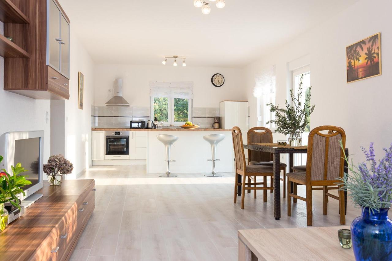 Apartment Dajana Pinezići Εξωτερικό φωτογραφία